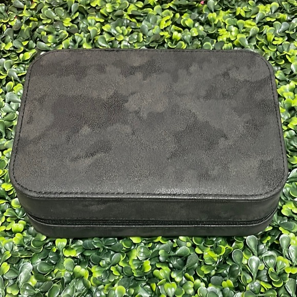 Handbags - 🎉❤️ NEW Grace Black Jewelry Travel Zip Closure Case Gifts